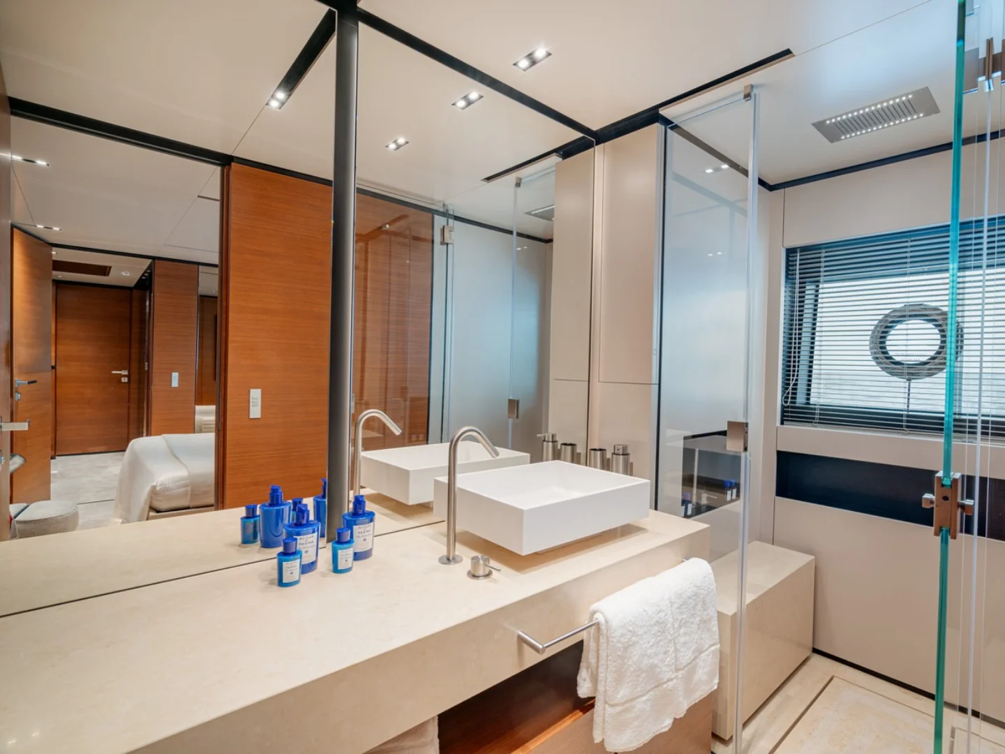 DIANA II | Custom Line Navetta 33 - Photo 40