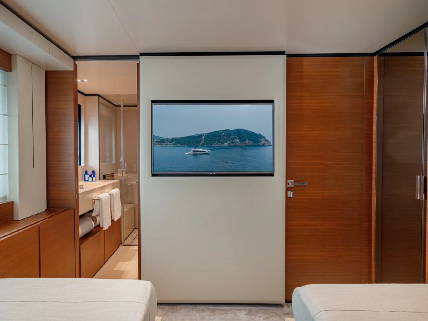 DIANA II | Custom Line Navetta 33 - Photo 54