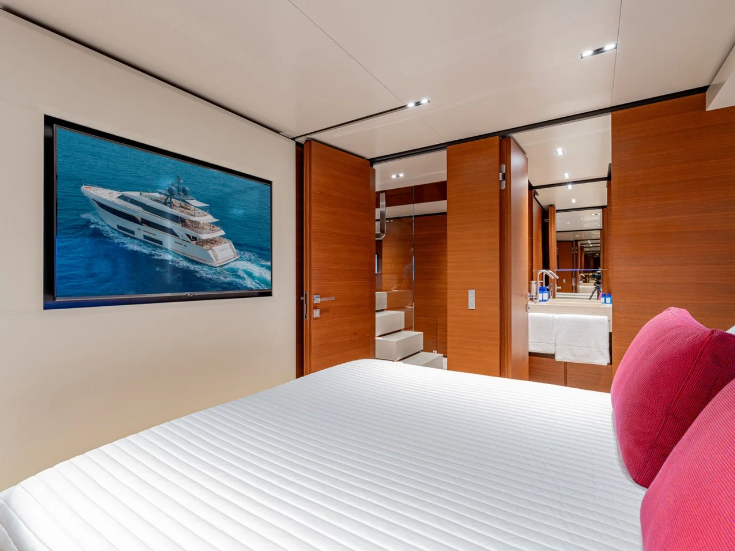 DIANA II | Custom Line Navetta 33 - Photo 25