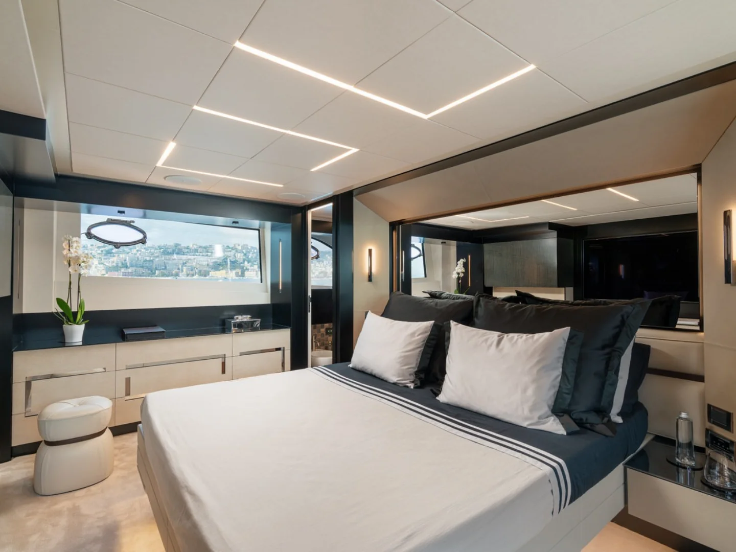 SOPHIA | Pershing 9X - Photo 48