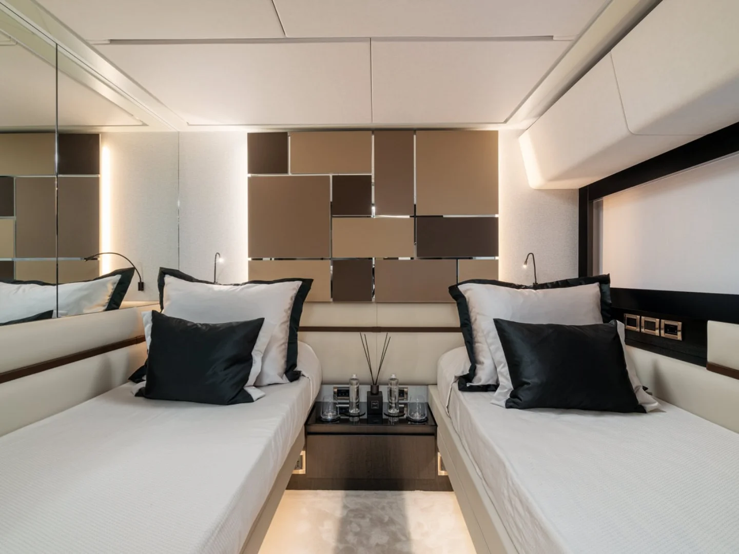 SOPHIA | Pershing 9X - Photo 39