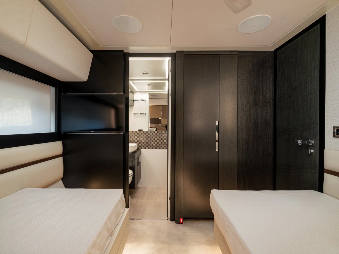 SOPHIA | Pershing 9X - Photo 40