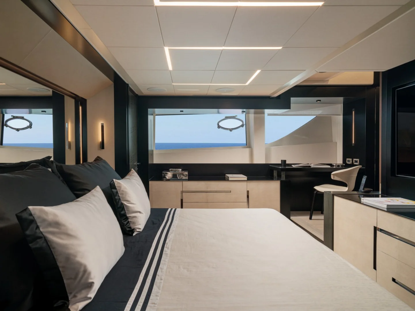 SOPHIA | Pershing 9X - Photo 46