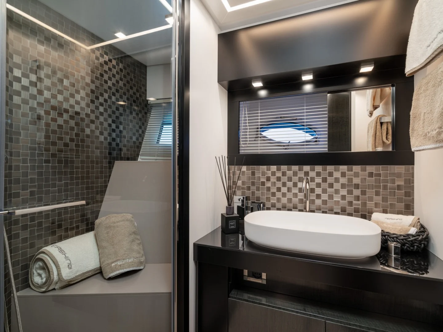 SOPHIA | Pershing 9X - Photo 36
