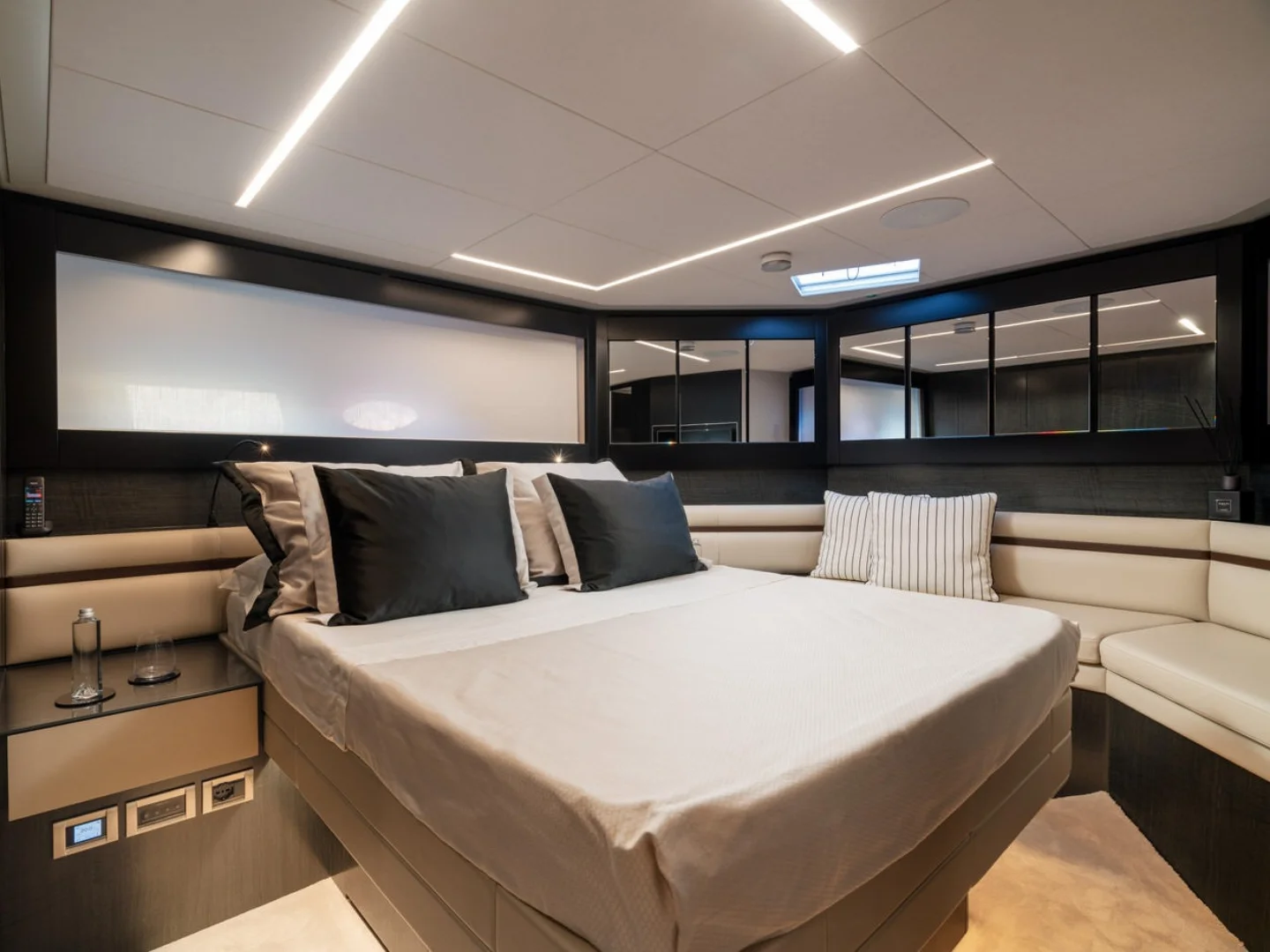 SOPHIA | Pershing 9X - Photo 32