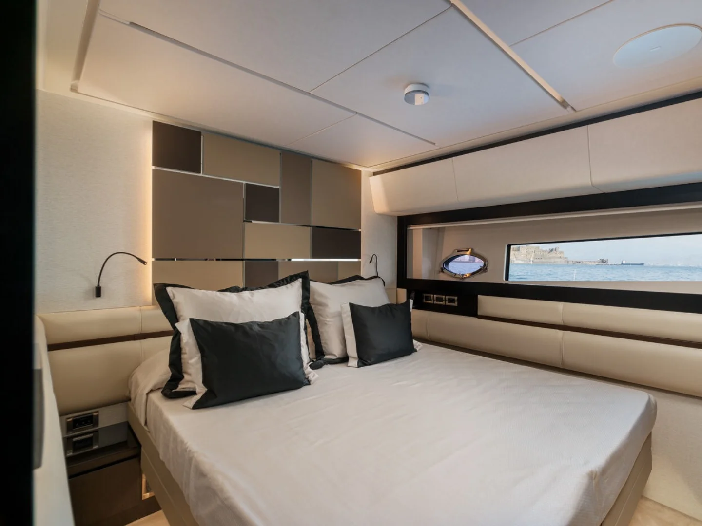 SOPHIA | Pershing 9X - Photo 51