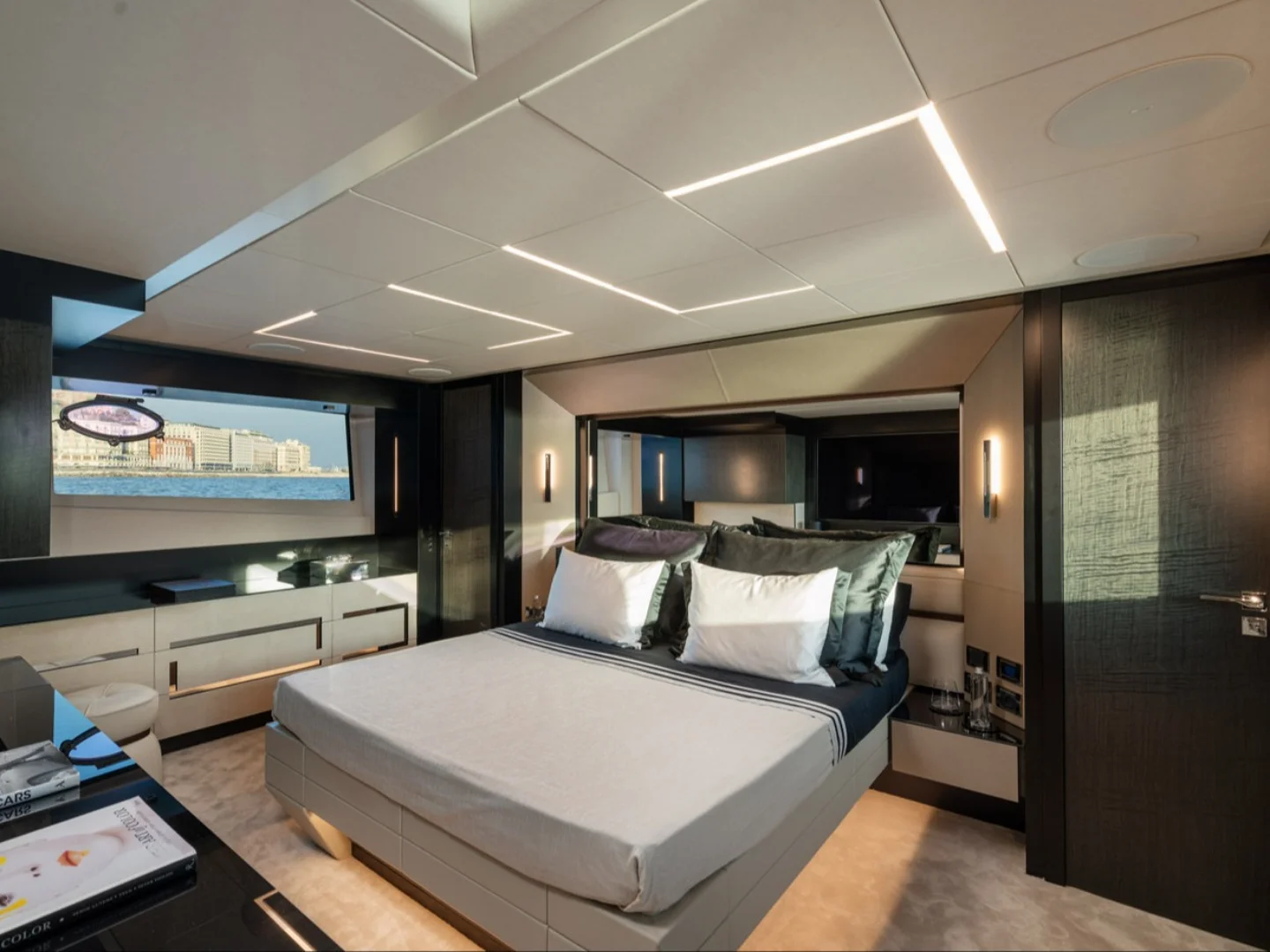 SOPHIA | Pershing 9X - Photo 31