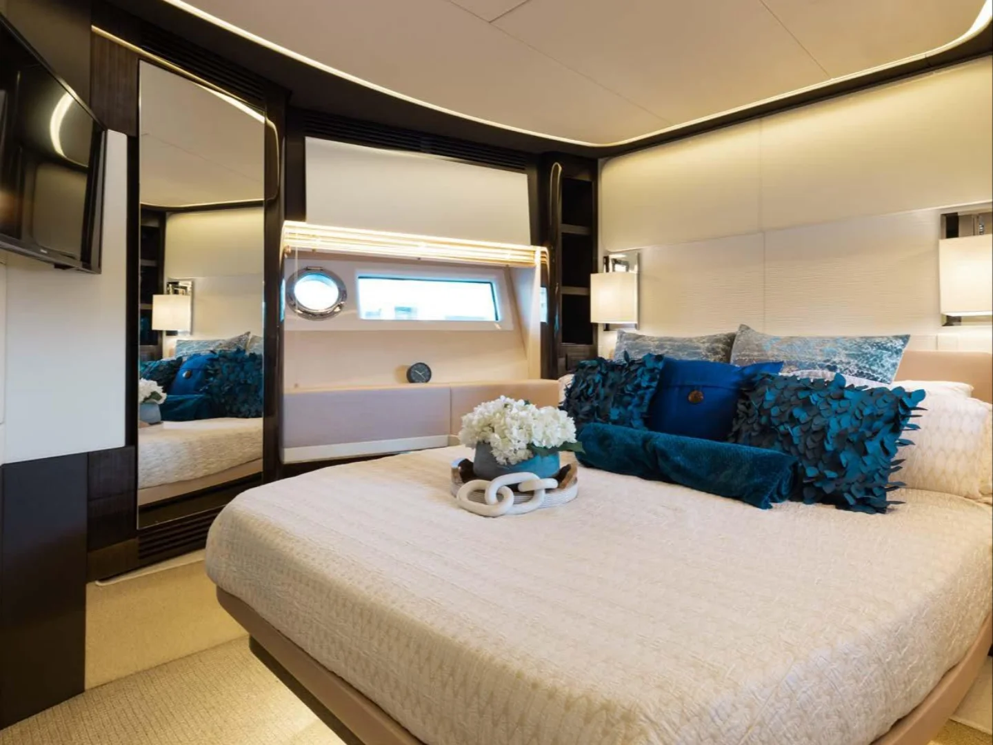 HIGH MAINTENANCE | Azimut 77S - Photo 12