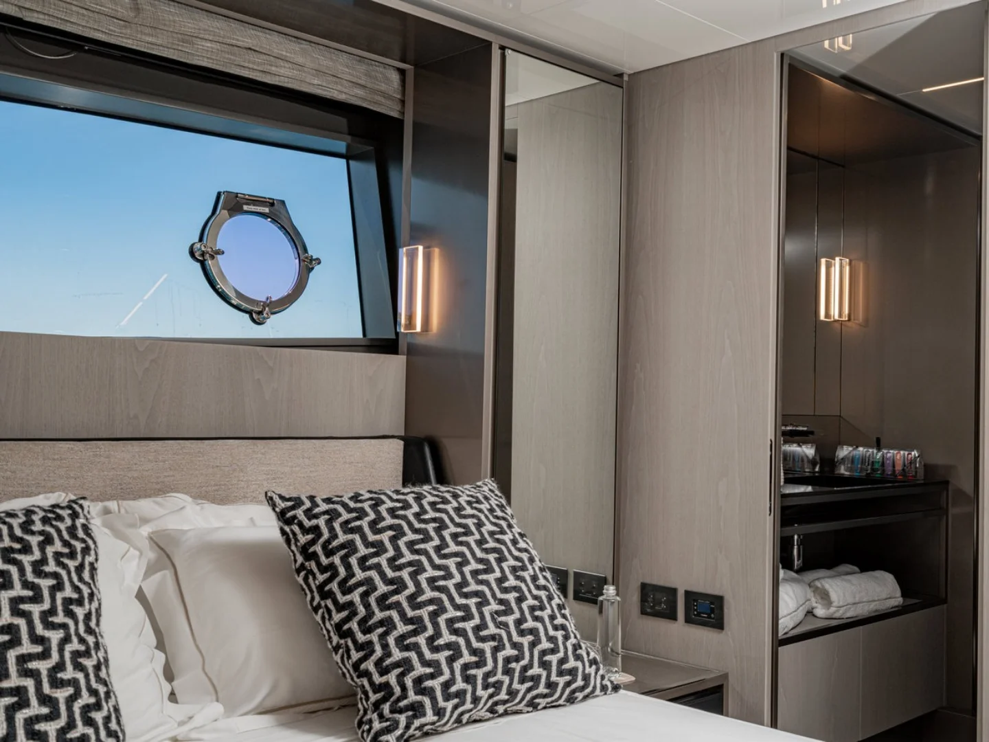 E3 | Ferretti 850 - Photo 36