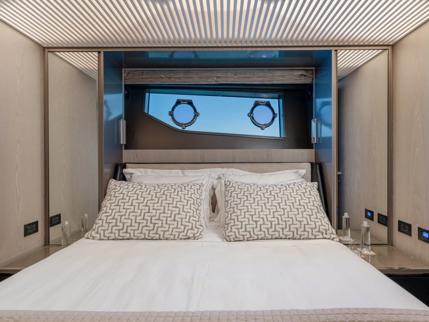 E3 | Ferretti 850 - Photo 27