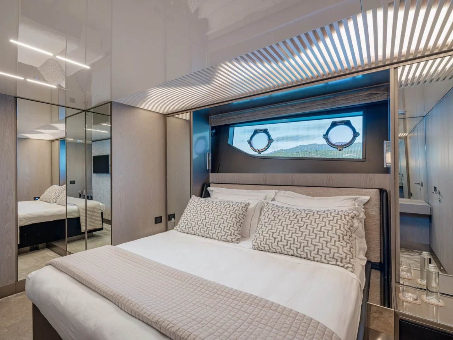 E3 | Ferretti 850 - Photo 25