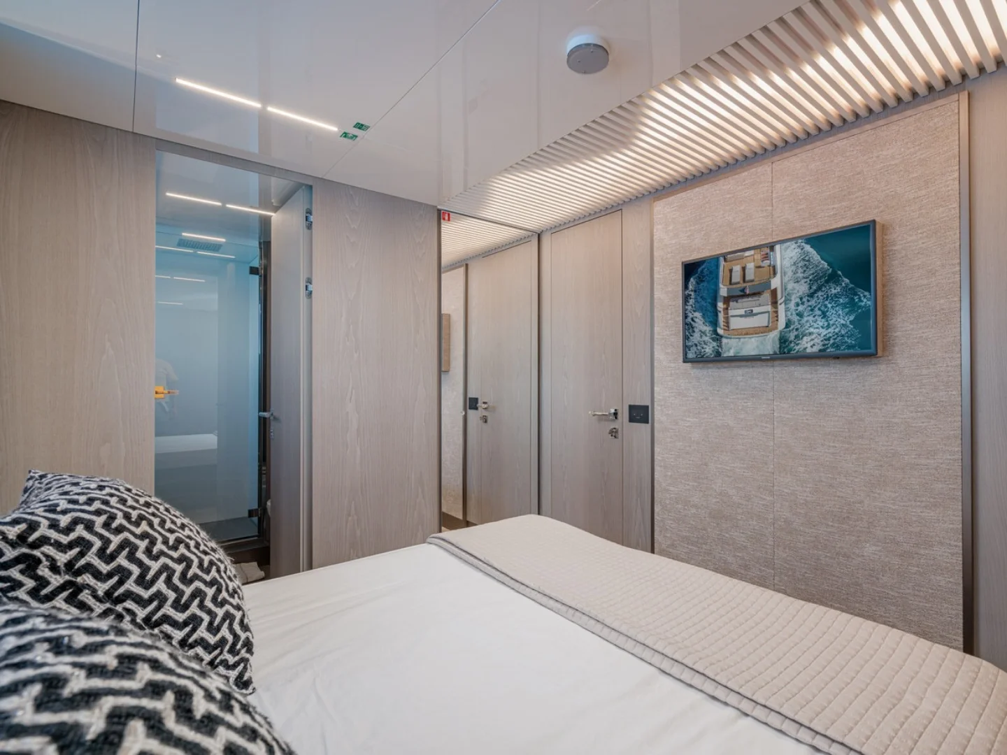 E3 | Ferretti 850 - Photo 37