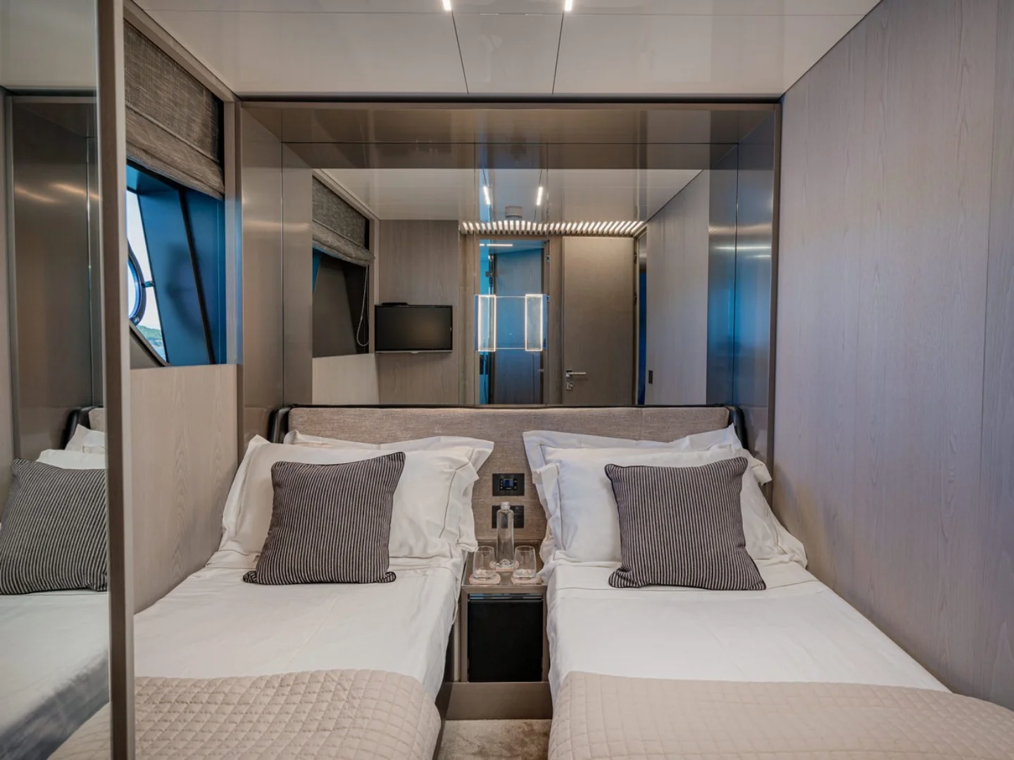 E3 | Ferretti 850 - Photo 39