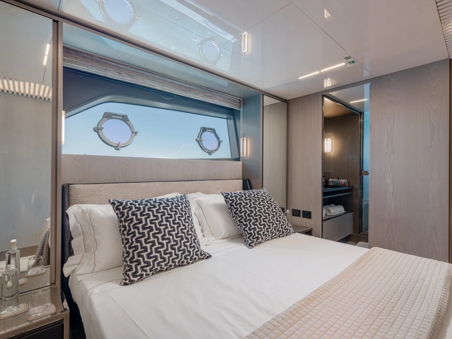 E3 | Ferretti 850 - Photo 34