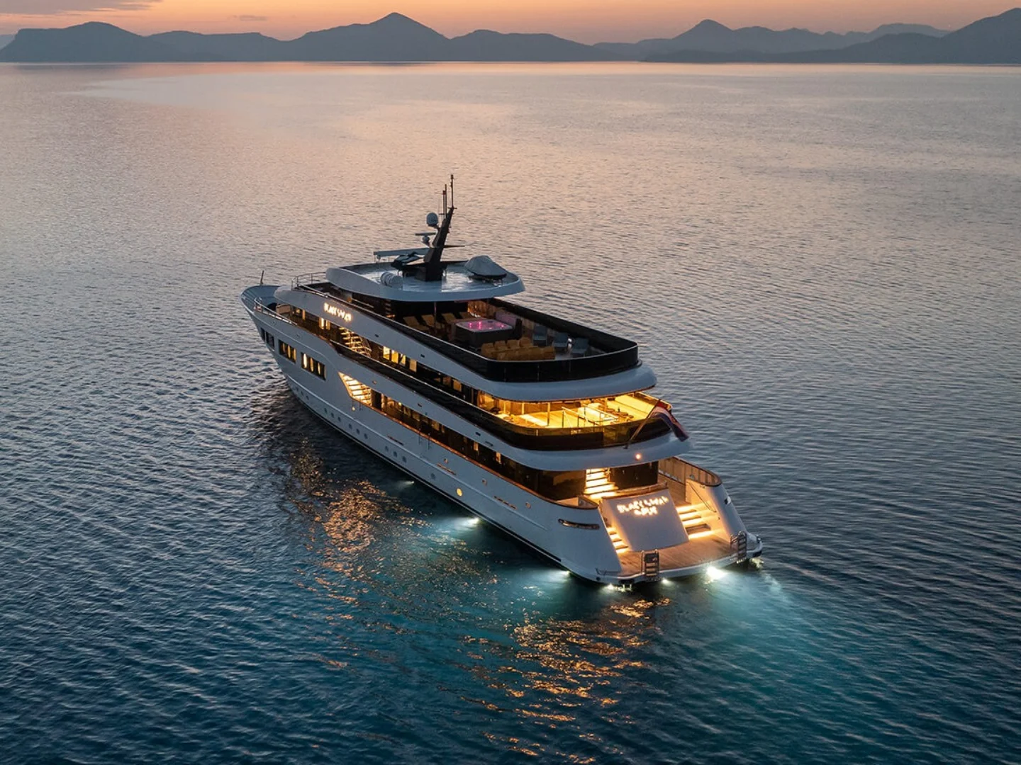 BLACK SWAN | Custom 50M - Photo 6