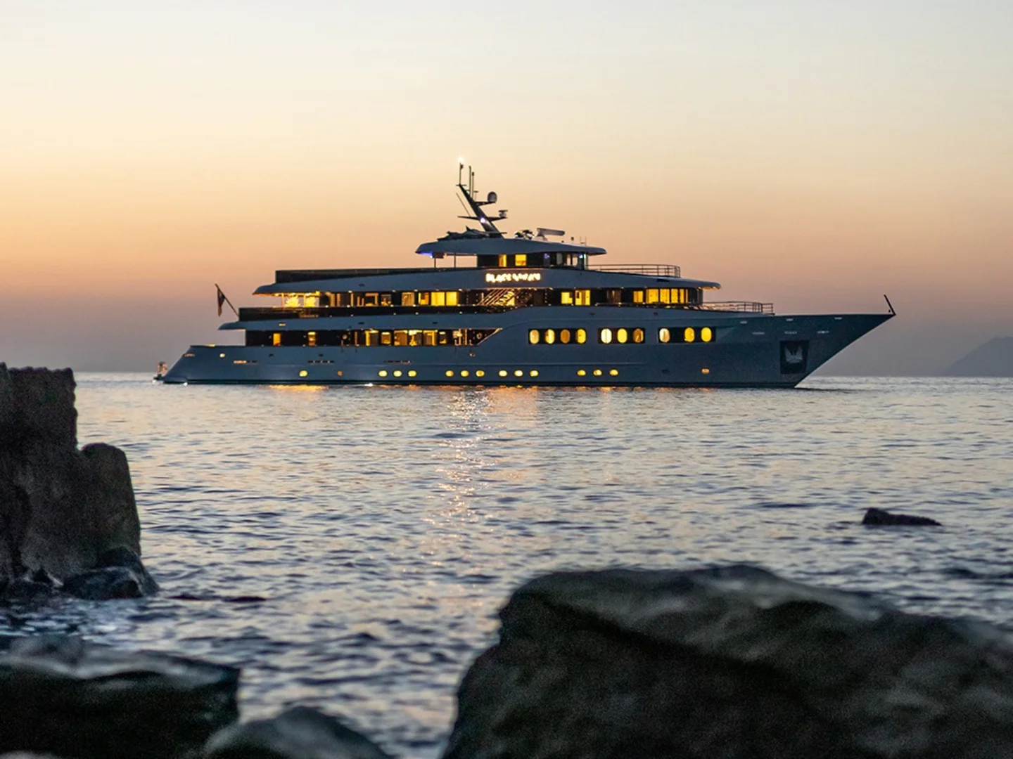 BLACK SWAN | Custom 50M - Photo 4
