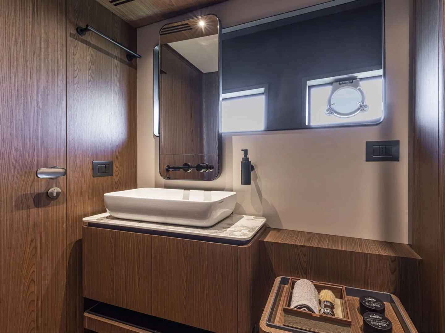 DAENI | Ferretti 580 - Photo 21
