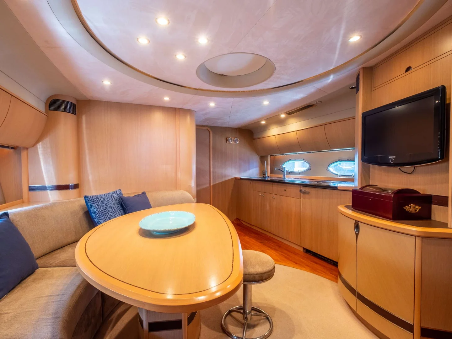 THE COMMISSIONER | Viking 58 - Photo 4