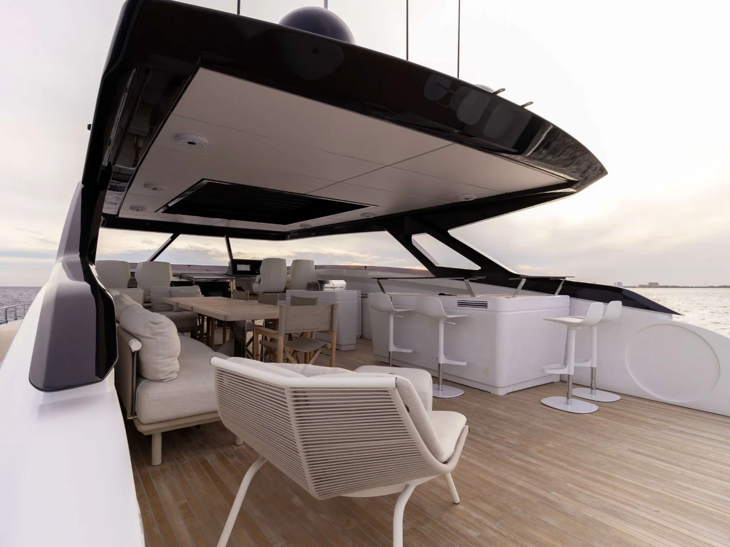 KARMA | Ferretti 100' - Photo 13