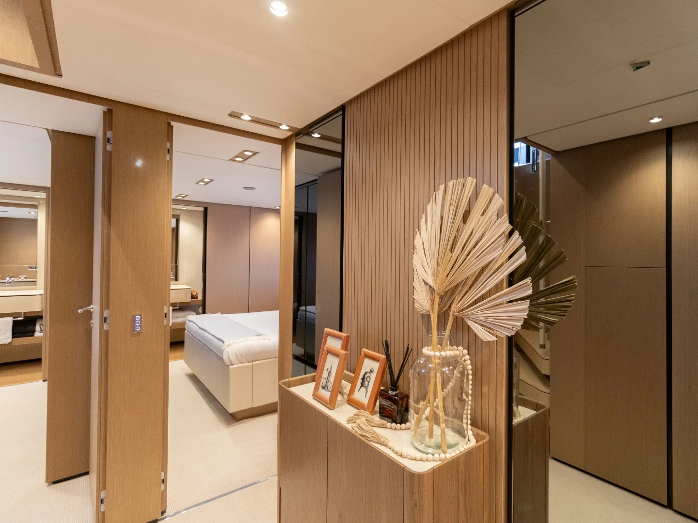 KARMA | Ferretti 100' - Photo 21