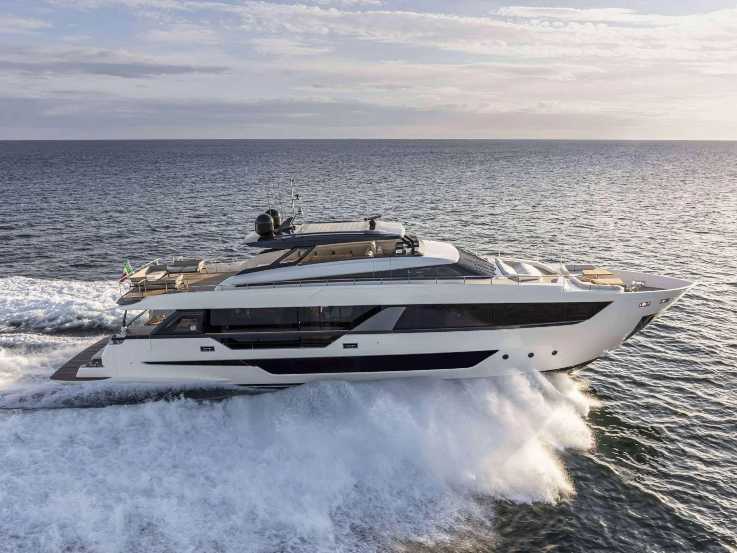 KARMA | Ferretti 100' - Photo 5