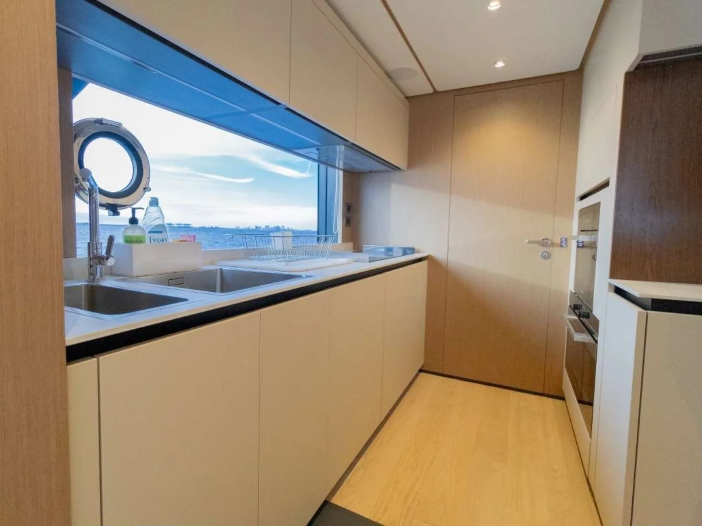 KARMA | Ferretti 100' - Photo 29