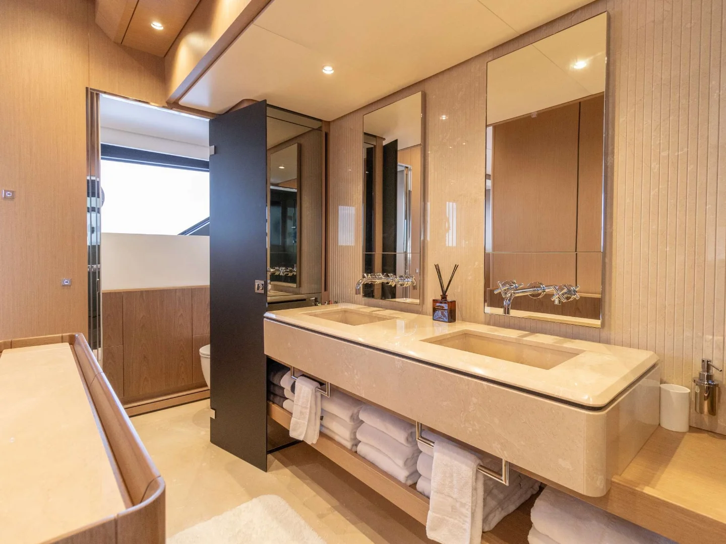 KARMA | Ferretti 100' - Photo 25