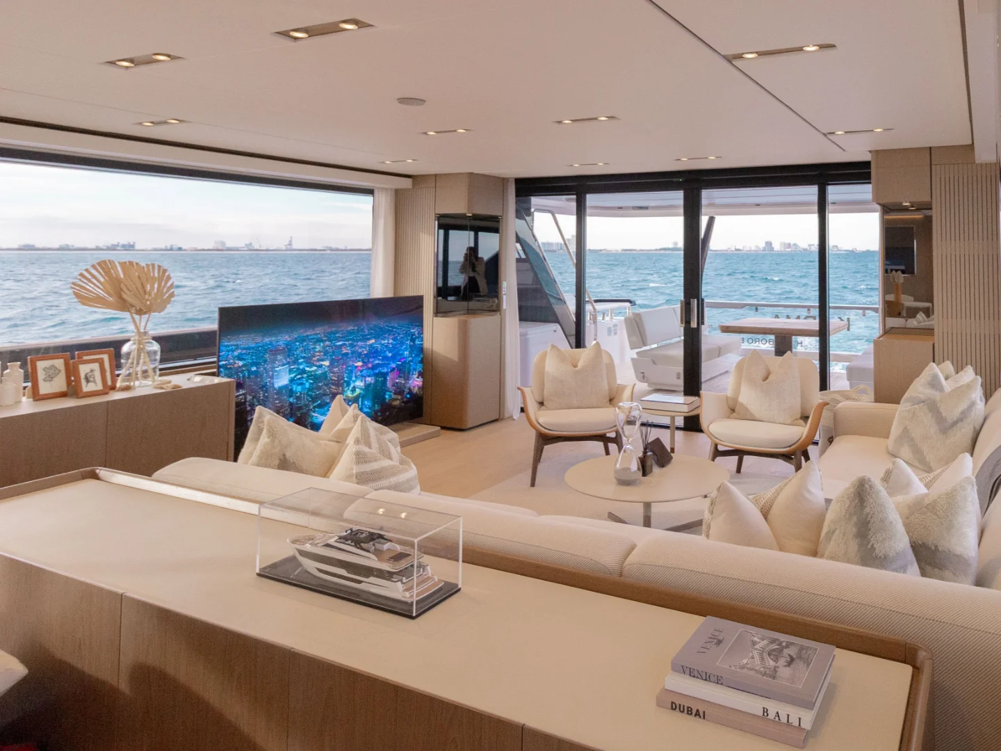 KARMA | Ferretti 100' - Photo 19