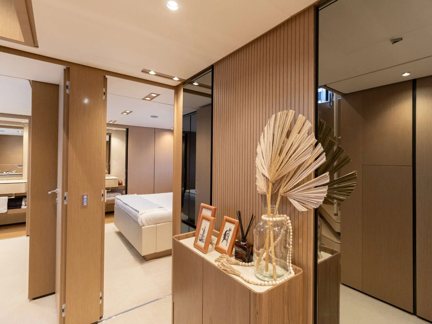 KARMA | Ferretti 100' - Photo 27