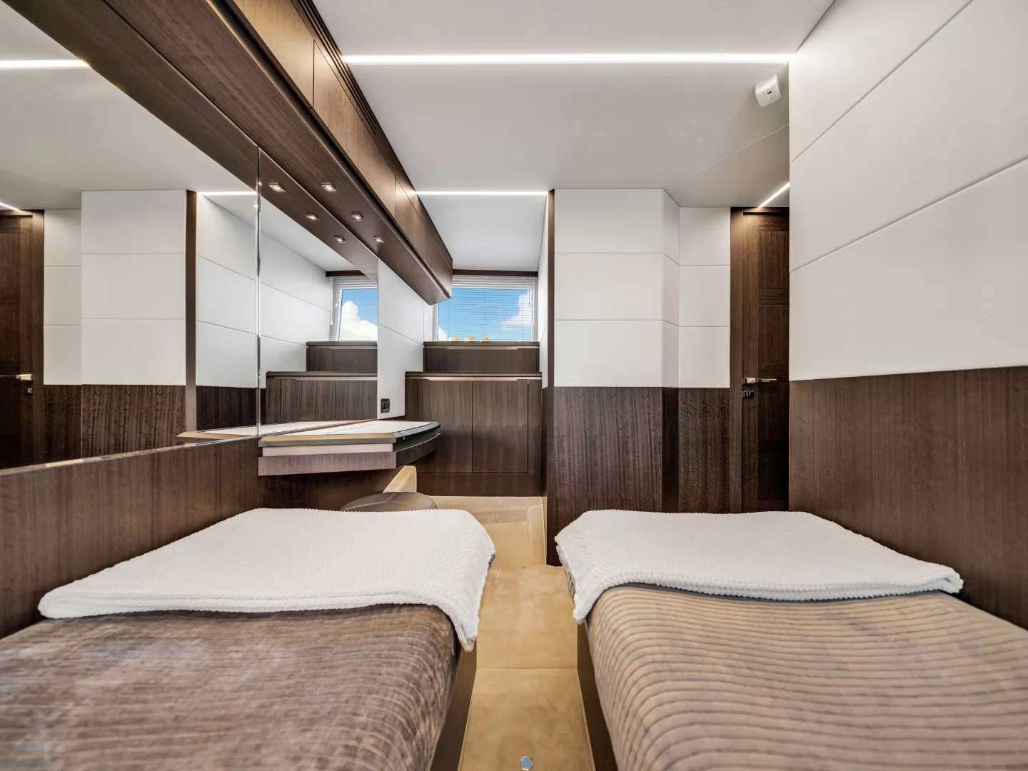 SEVEN SEAS | Galeon 68' - Photo 30