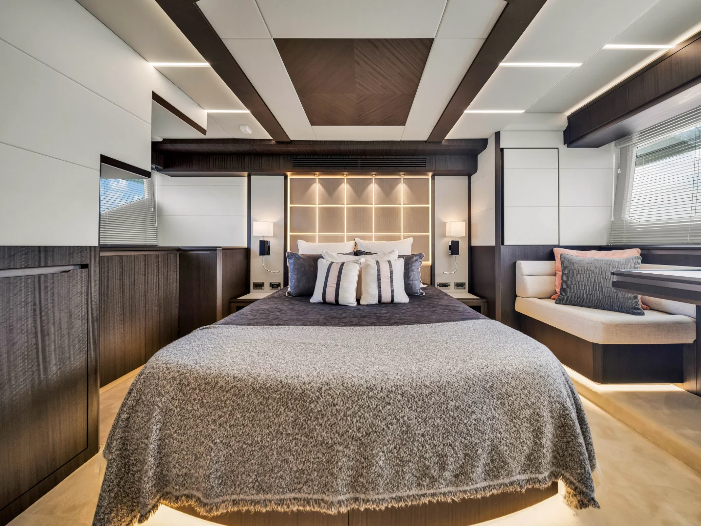 SEVEN SEAS | Galeon 68' - Photo 23