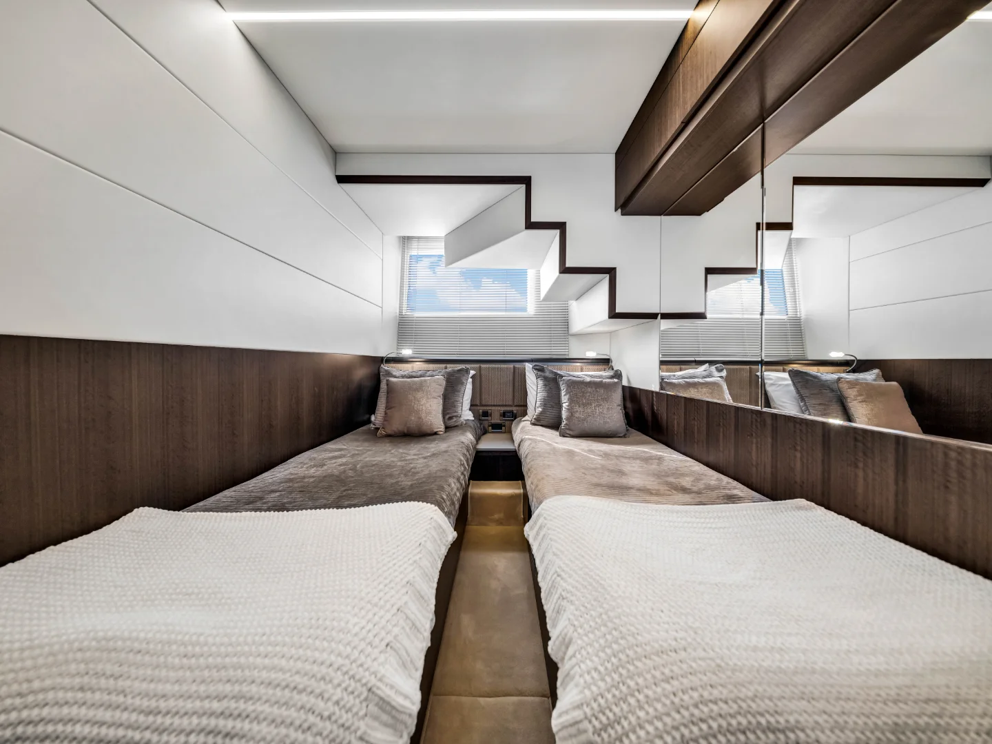 SEVEN SEAS | Galeon 68' - Photo 29