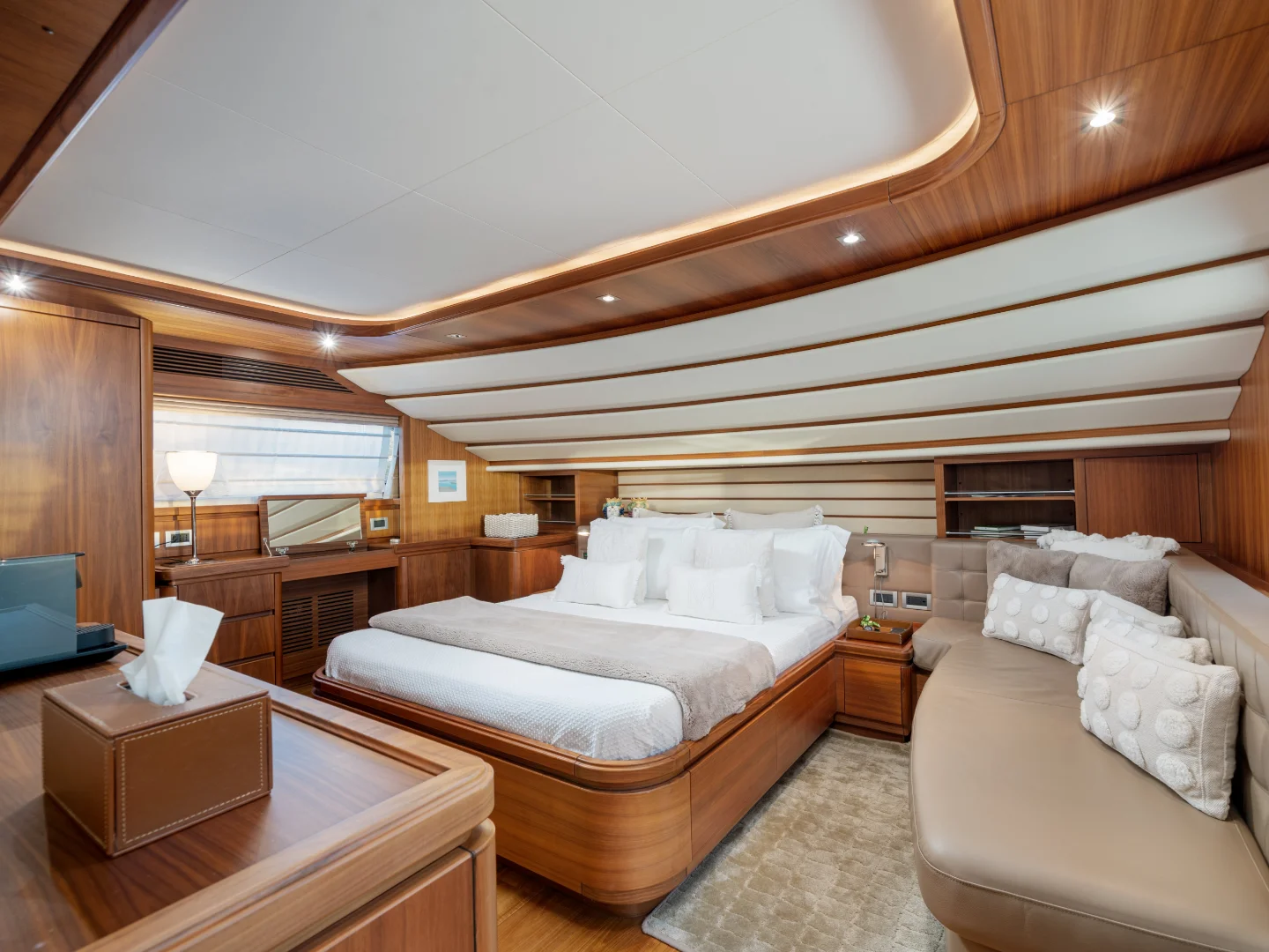 ETHNA | Ferretti Custom Line 97 - Photo 22