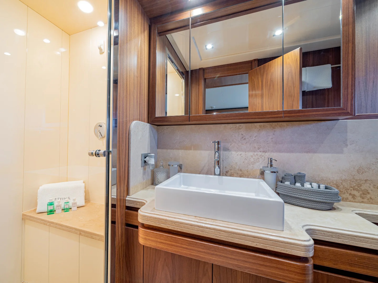 ETHNA | Ferretti Custom Line 97 - Photo 36