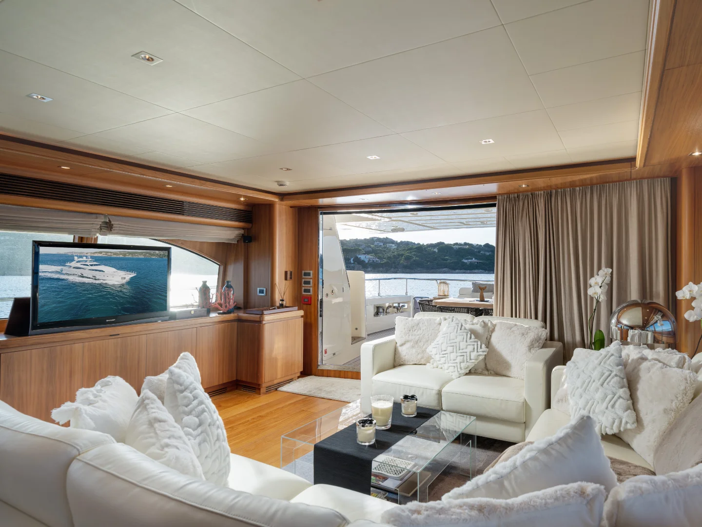 ETHNA | Ferretti Custom Line 97 - Photo 19
