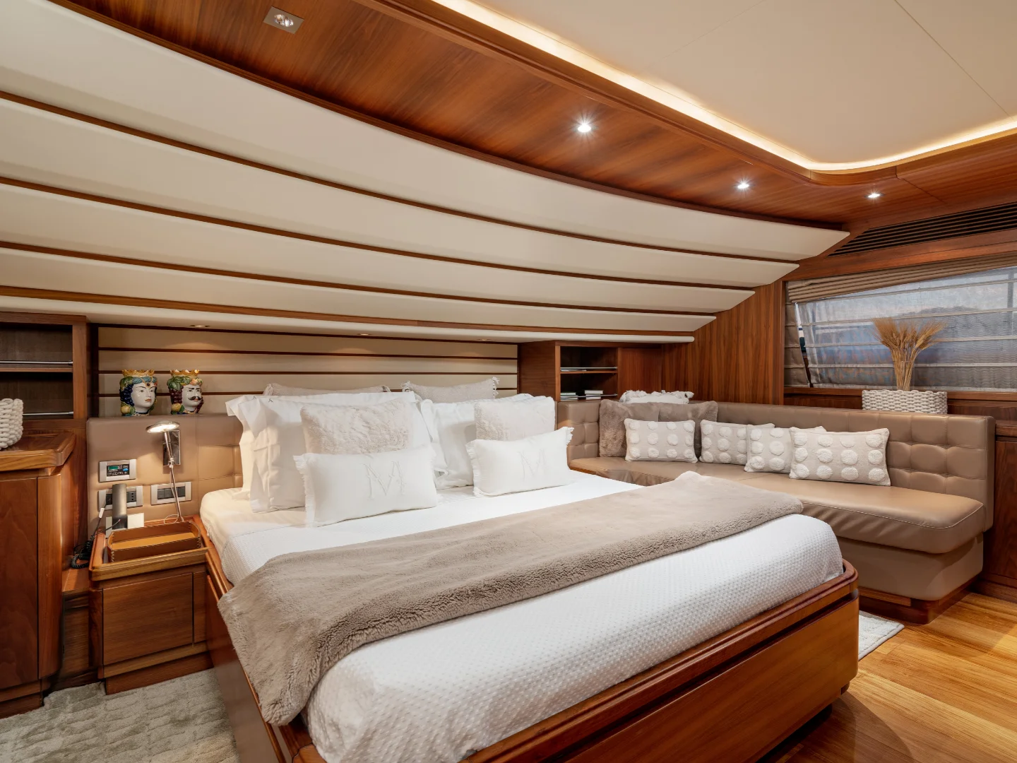ETHNA | Ferretti Custom Line 97 - Photo 25
