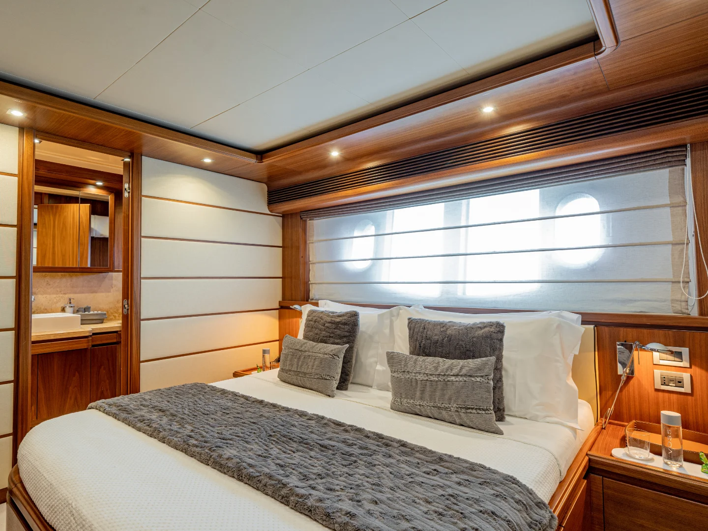 ETHNA | Ferretti Custom Line 97 - Photo 33