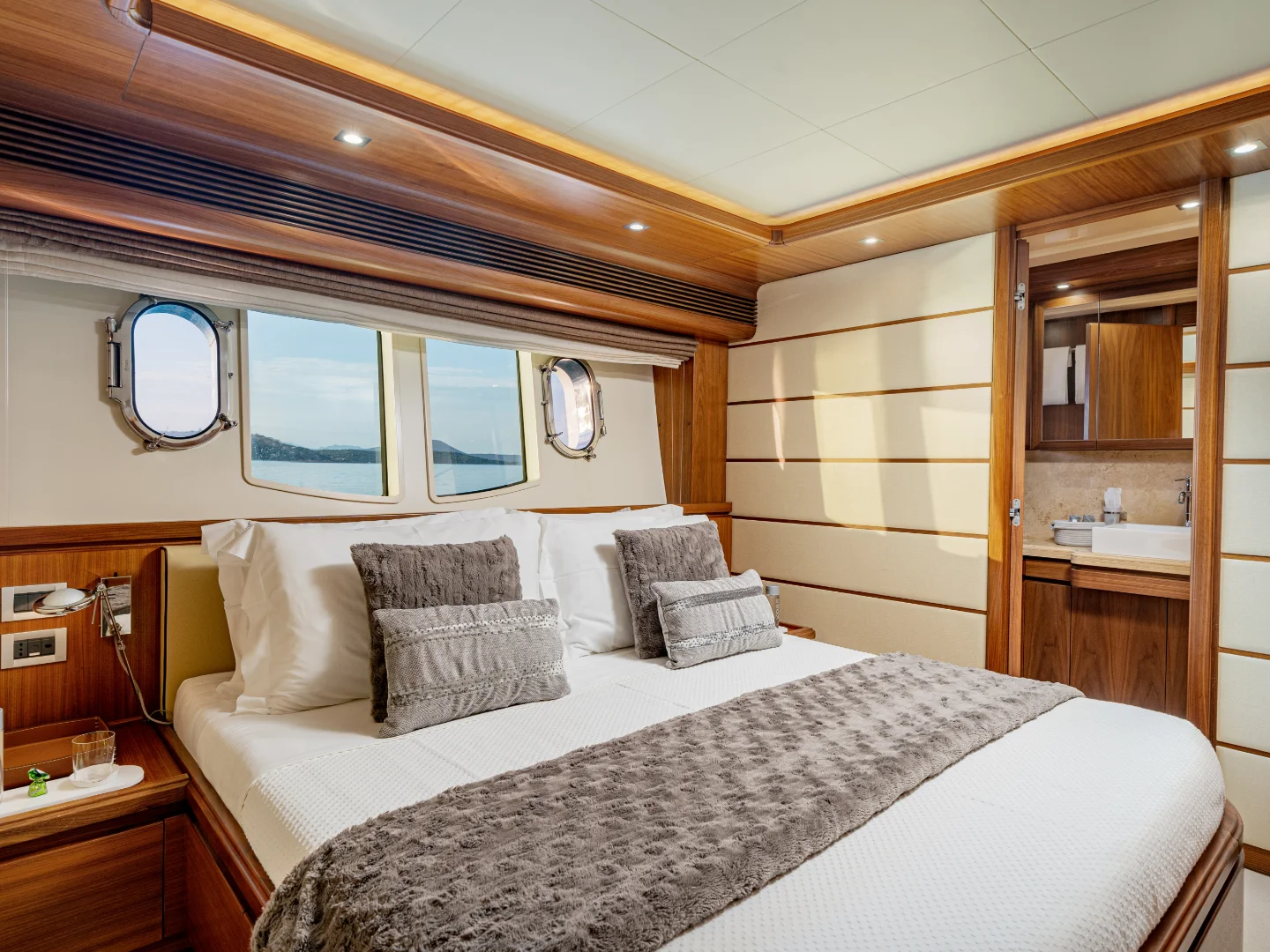 ETHNA | Ferretti Custom Line 97 - Photo 37