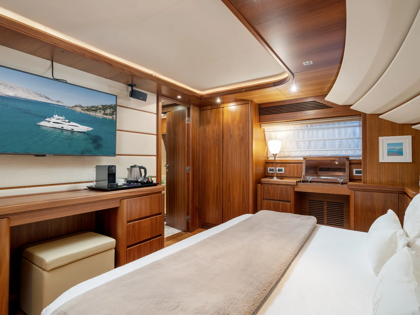 ETHNA | Ferretti Custom Line 97 - Photo 23