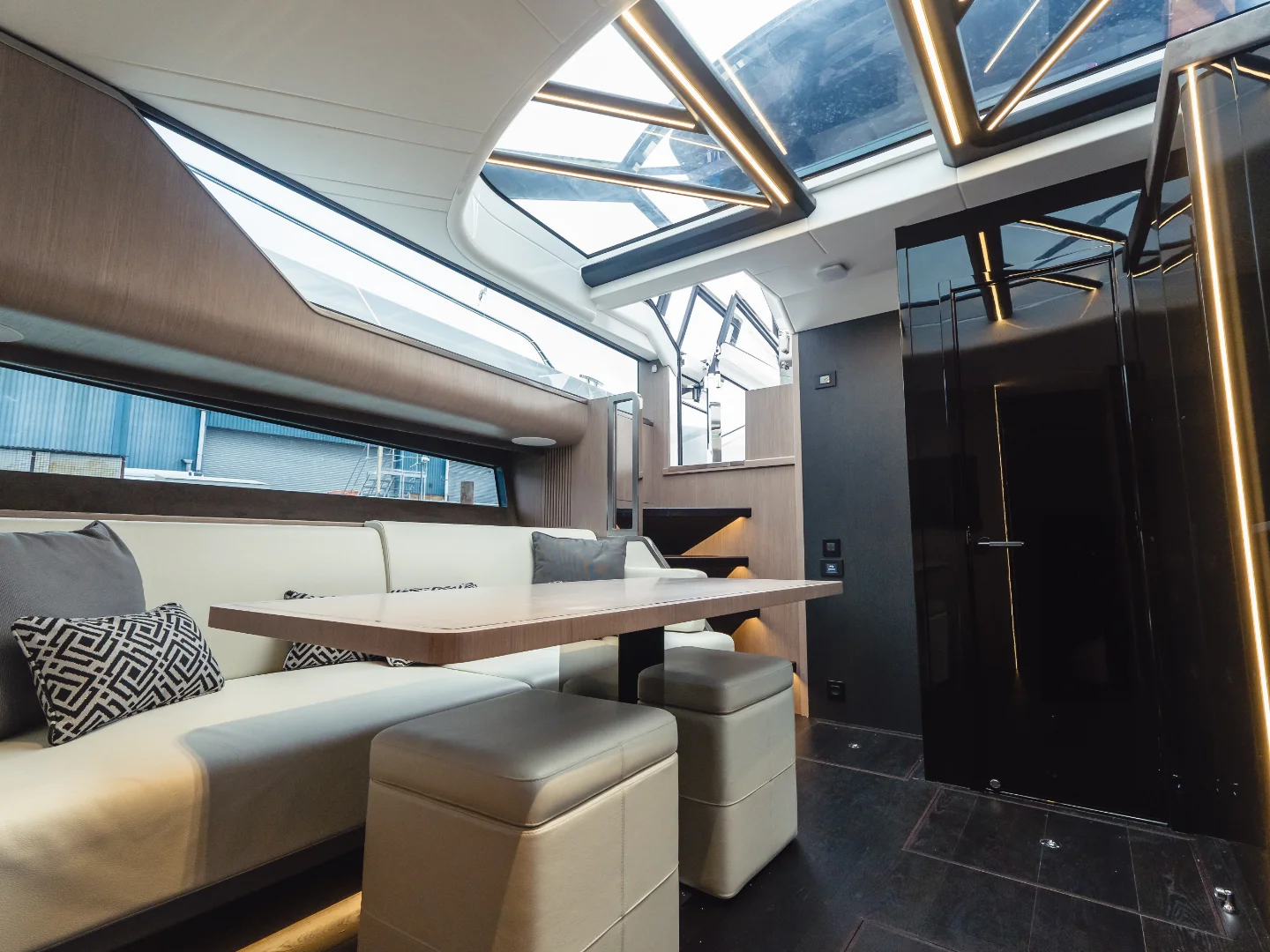 ELISEAUM | Sunseeker Superhawk 55 - Photo 19