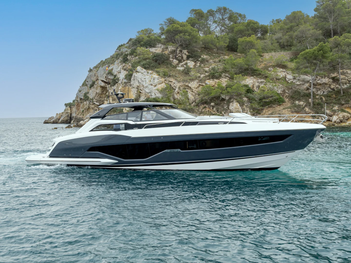 ELISEAUM | Sunseeker Superhawk 55