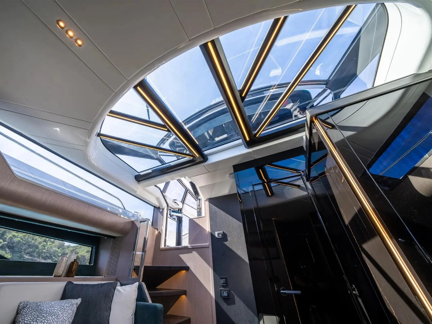 ELISEAUM | Sunseeker Superhawk 55 - Photo 18