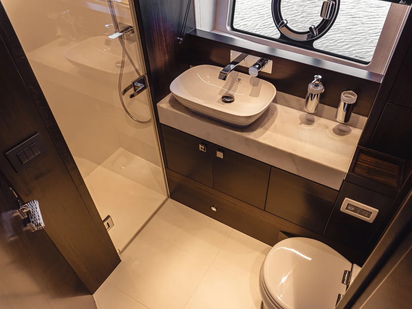 PERFECTION STILL | Sunseeker Manhattan 55 - Photo 17