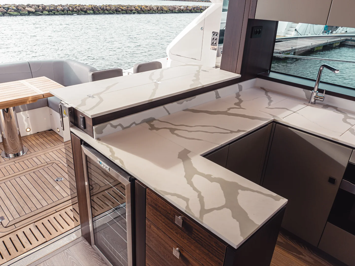 PERFECTION STILL | Sunseeker Manhattan 55 - Photo 12