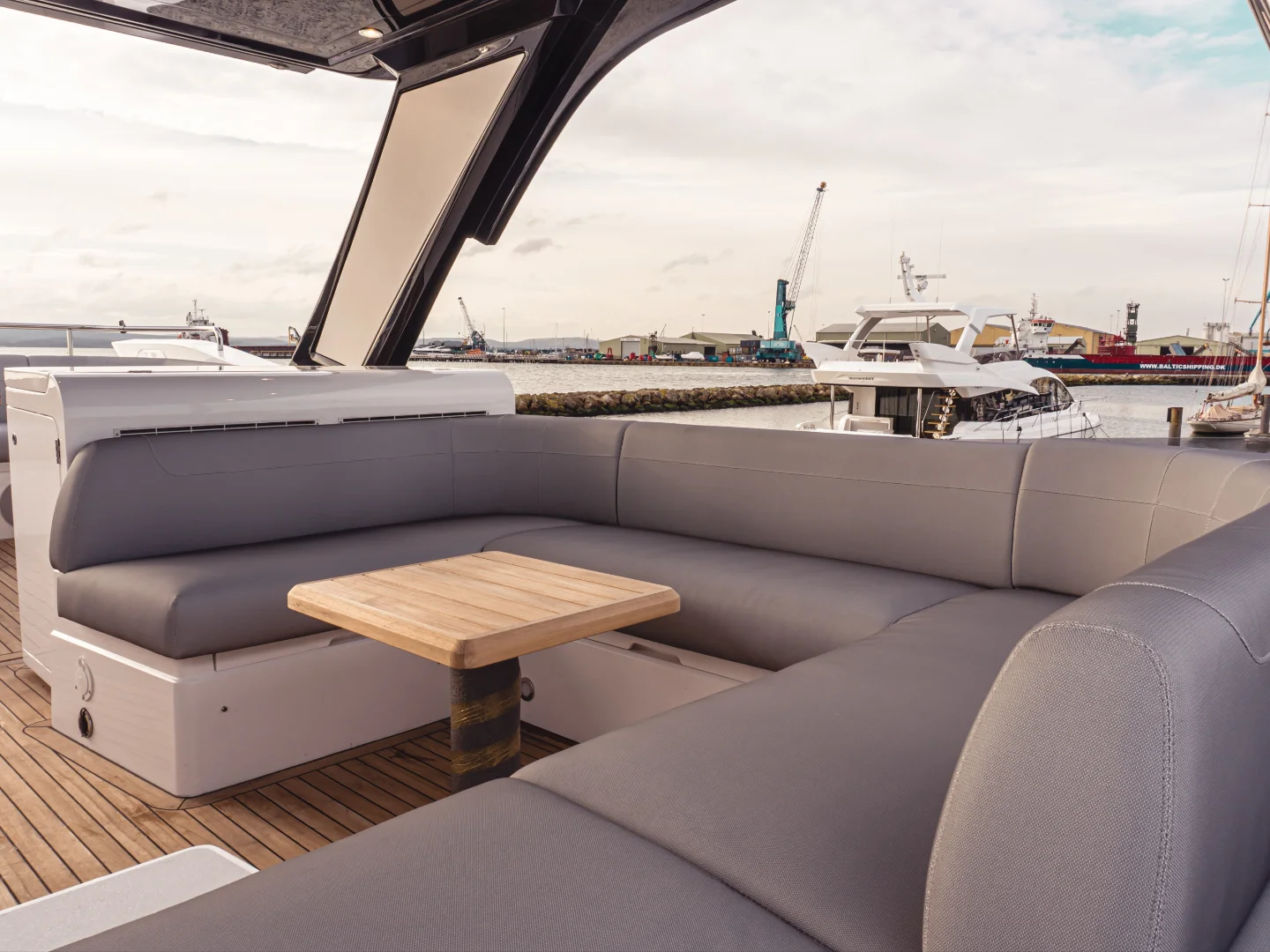 PERFECTION STILL | Sunseeker Manhattan 55 - Photo 6