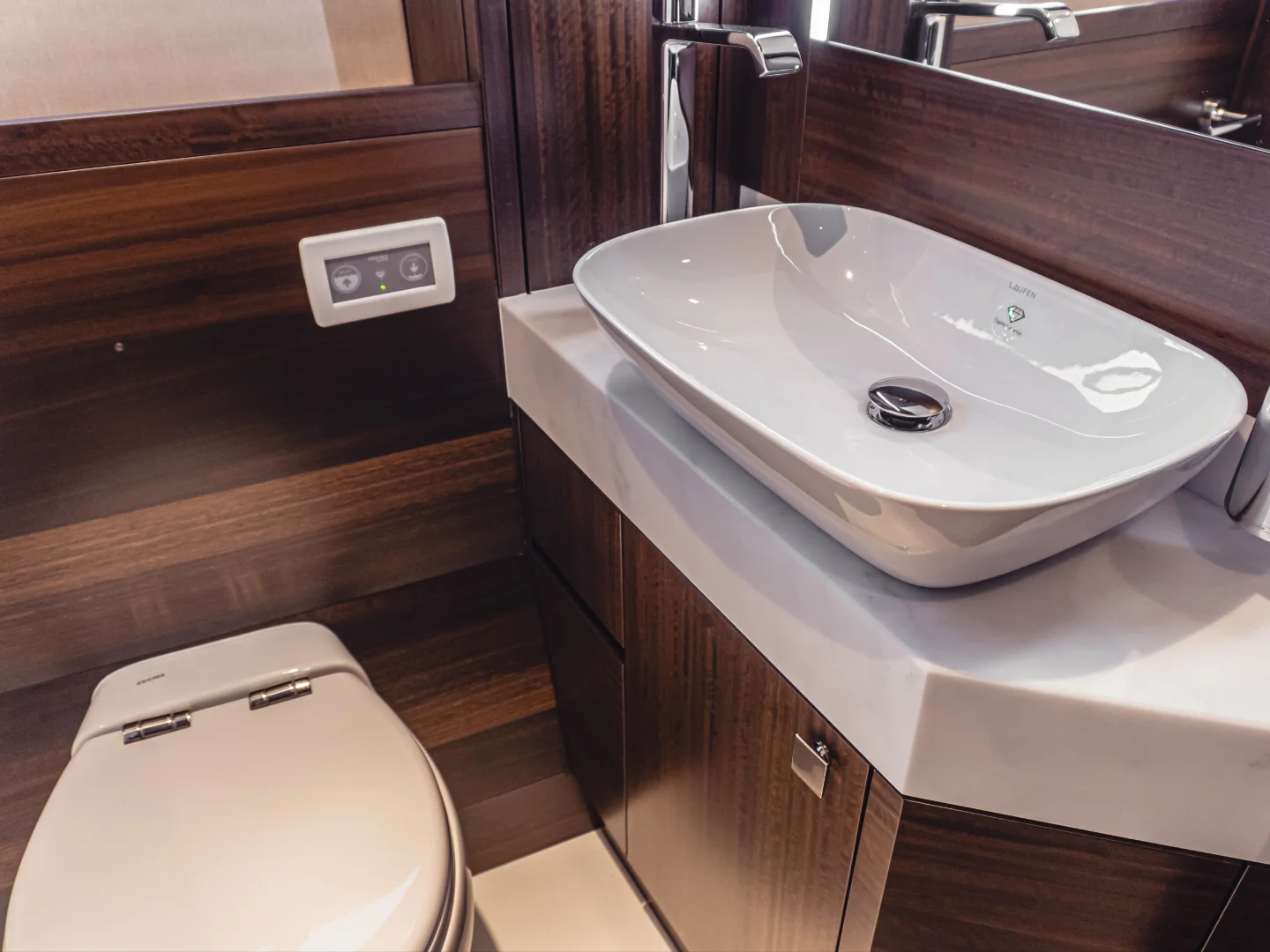 PERFECTION STILL | Sunseeker Manhattan 55 - Photo 19