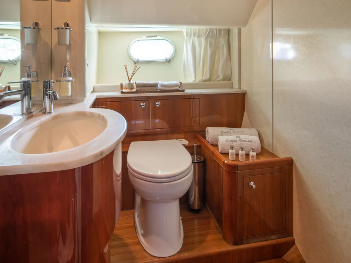 SIMPLY BRILLIANT | Ferretti 68 - Photo 24