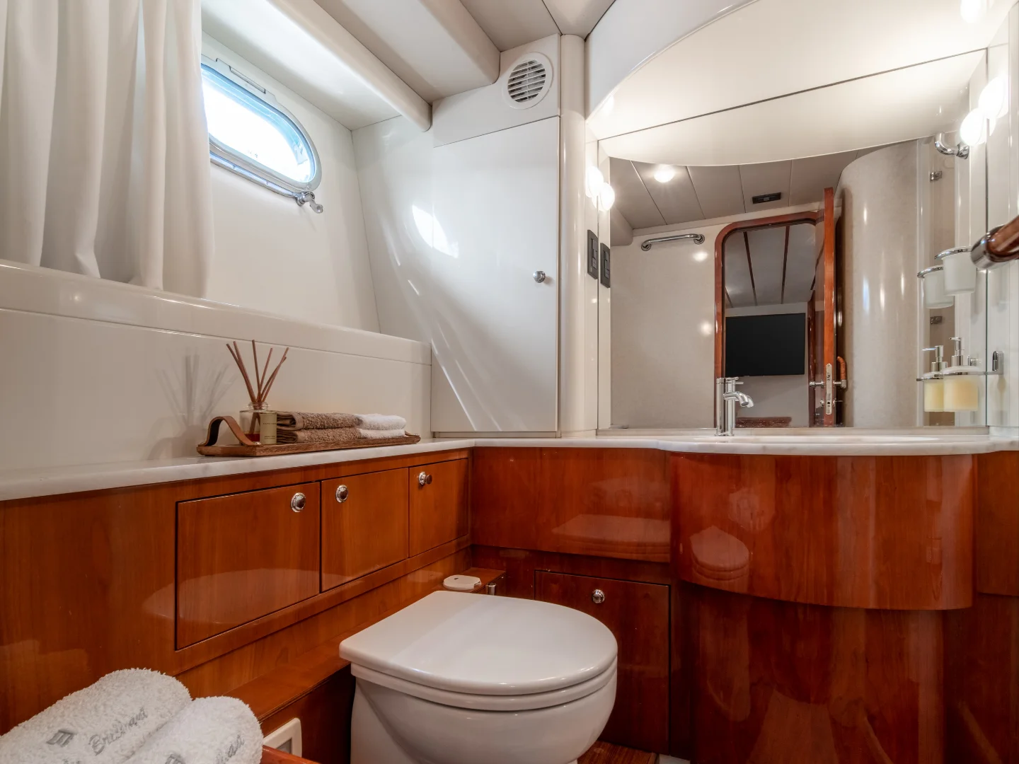SIMPLY BRILLIANT | Ferretti 68 - Photo 25