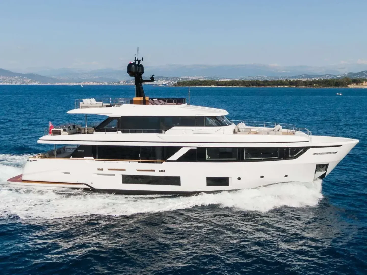 MRS L |  Custom Line Navetta 30