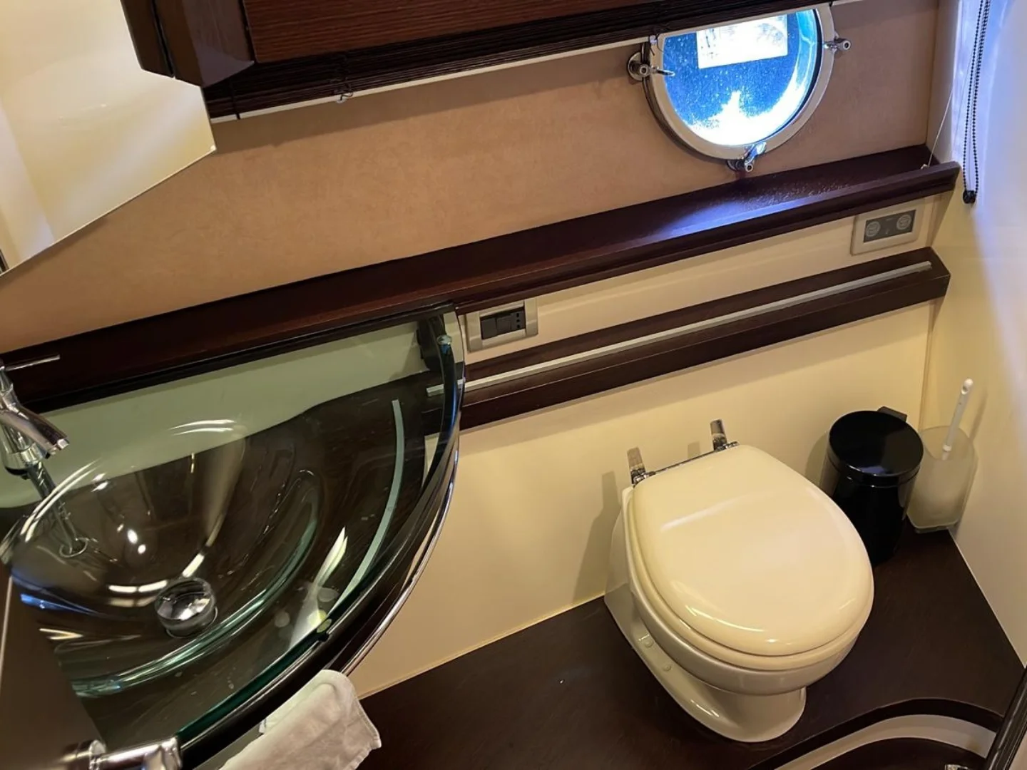 Azimut 68 S of 2007 for Sale - Photo 15